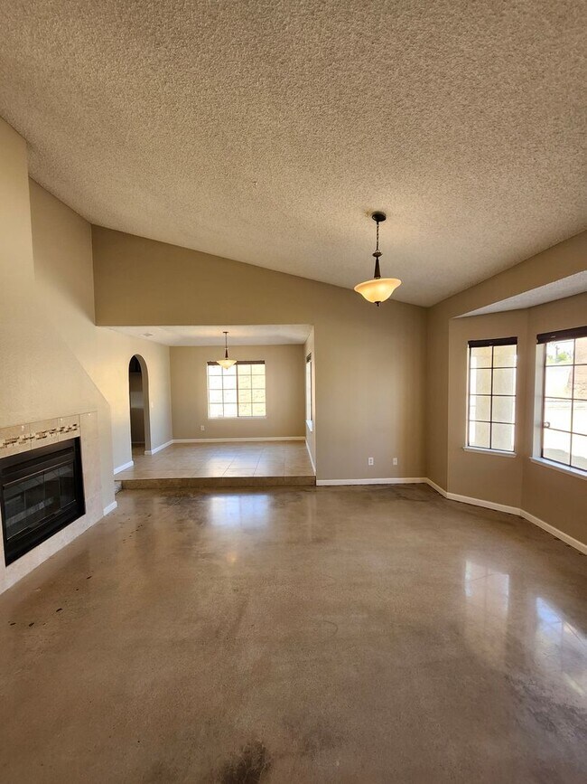 Building Photo - Charming Single-Story Home