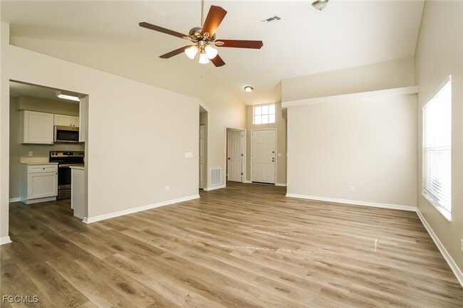 Building Photo - 9131 Buttercup Ct