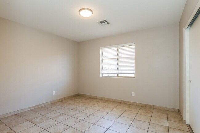 Building Photo - 13926 N 150th Ln