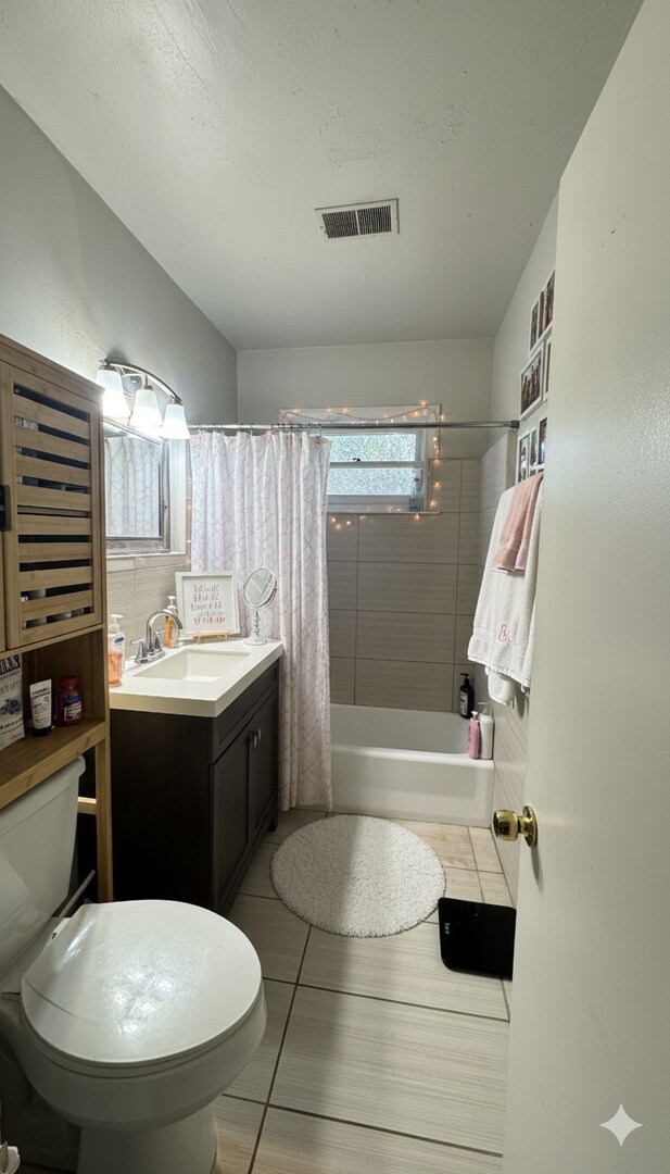 Building Photo - Near Sororities! - 2 Bed/1 Bath Flat on Baxter