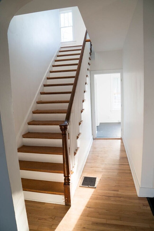 Building Photo - Lovely, Renovated Vintage 3 BR Home! Off-Street Parking, Covered Porch & Patio; Dogs Ok!