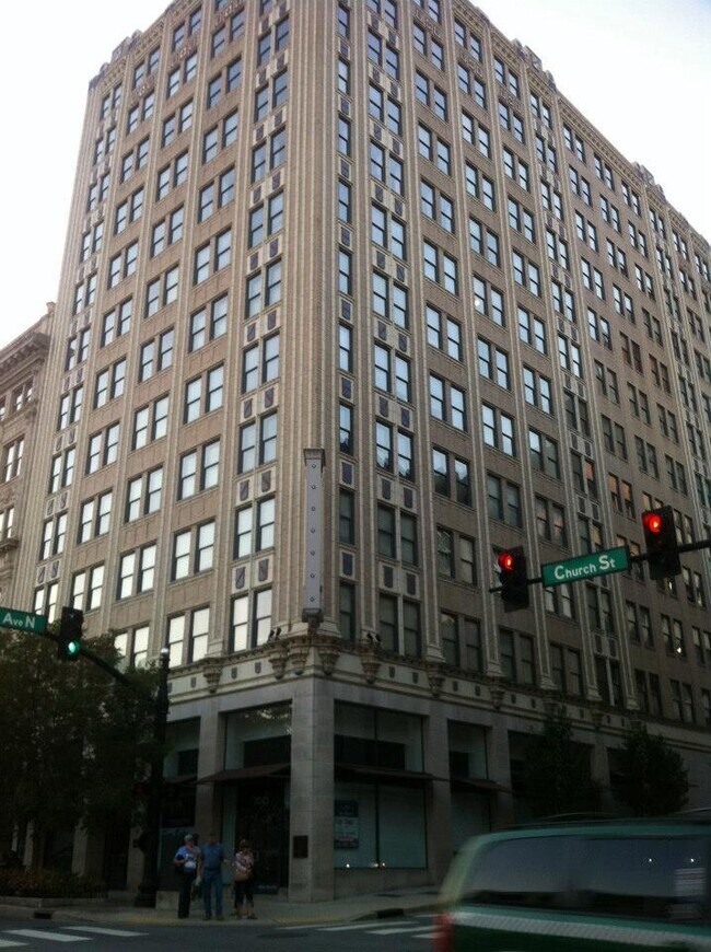 Building Photo - 700 Church St