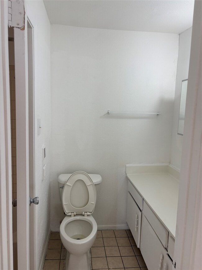 Building Photo - 7200 Clarewood Dr