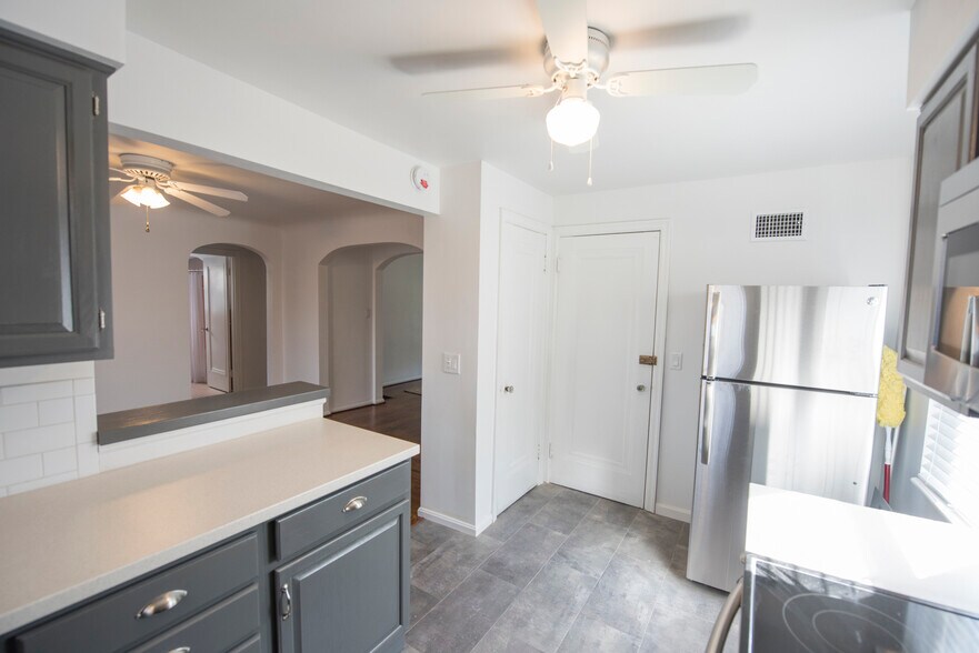 Building Photo - 2548 Losantiville Ave