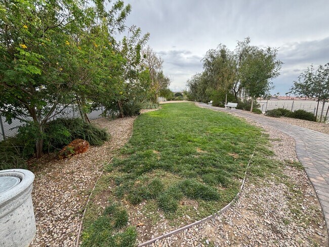 Building Photo - Beautiful Gated 3-Bed, 2.5-Bath Townhome in North Las Vegas!