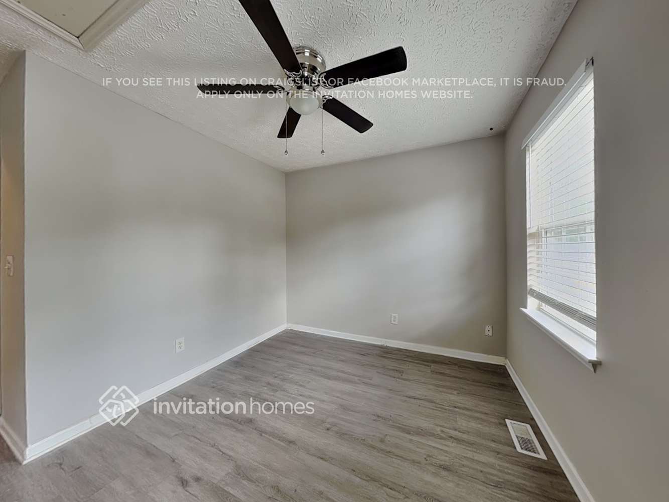 Building Photo - 1817 Elkpark Dr