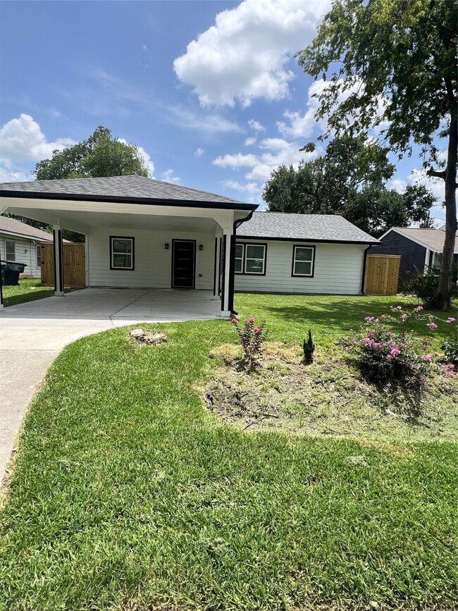 Primary Photo - 7613 Lady St