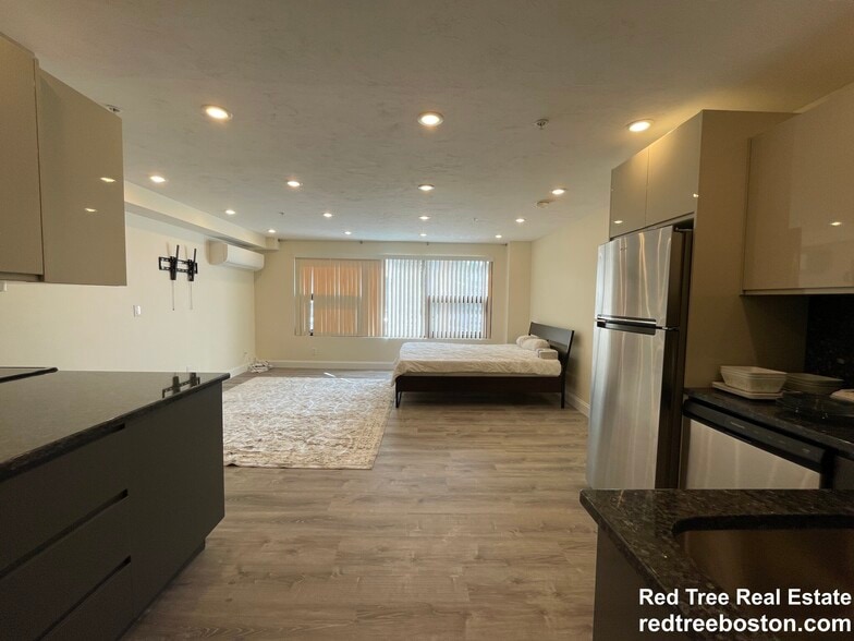 Building Photo - 1028a Commonwealth Ave