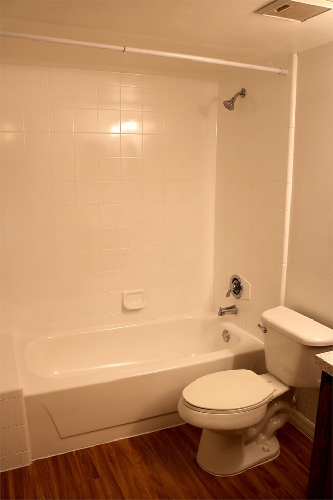 Building Photo - 151 Waterfall Way