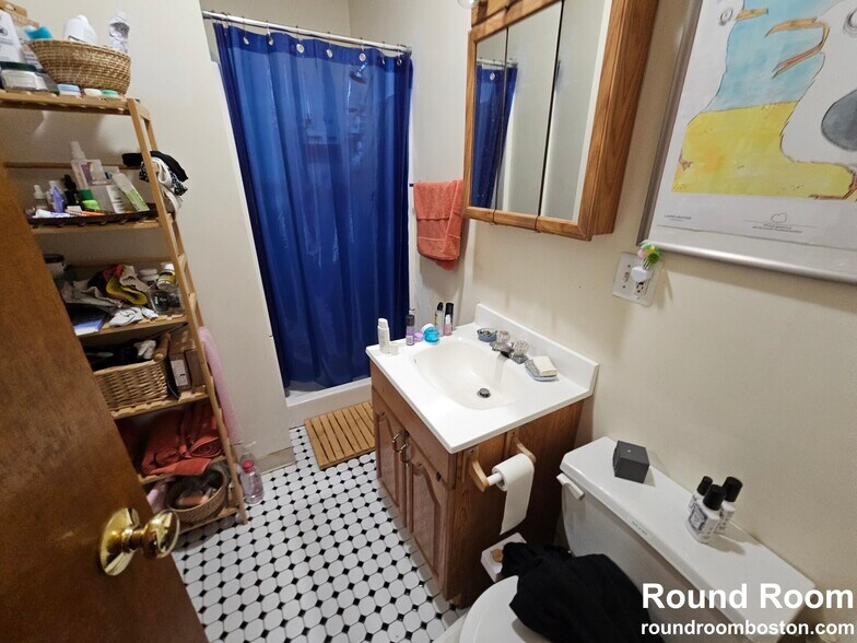 Building Photo - 346 Faneuil St