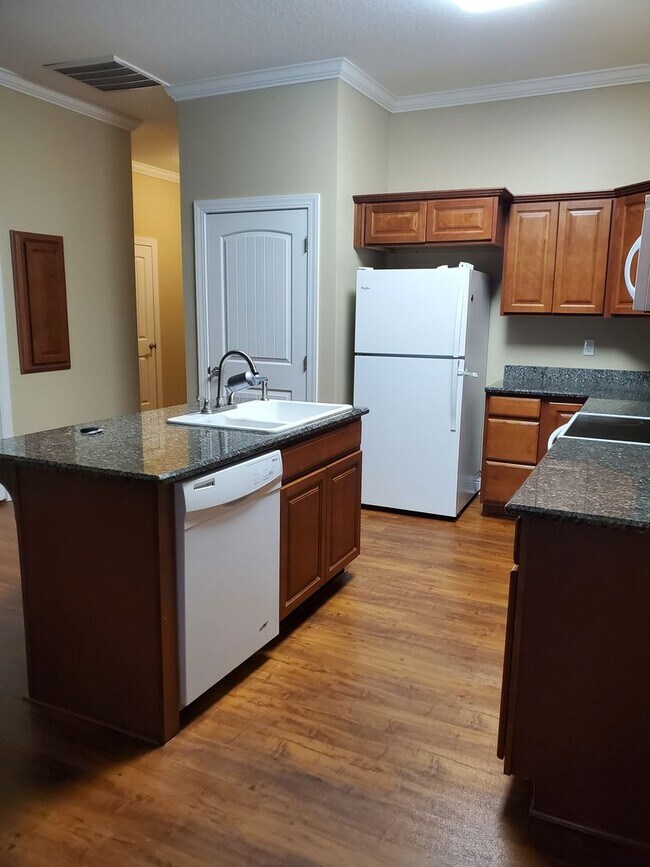 Building Photo - City of Maryville 37801 - 2 Bedrooms, 2 Bath Condo - Contact Karen Robertson (865) 454-7626