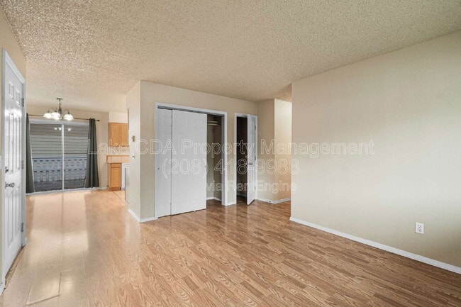 Building Photo - 906 N 2nd St