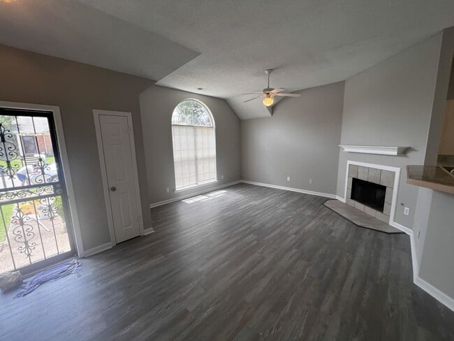 Building Photo - 6900 Wrigley Dr