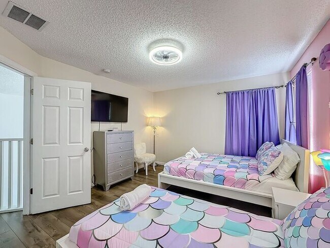 Building Photo - STUNNING Emerald Island Resort 5 bedroom 4...