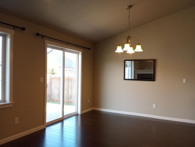 Building Photo - 5562 Fisher Pl
