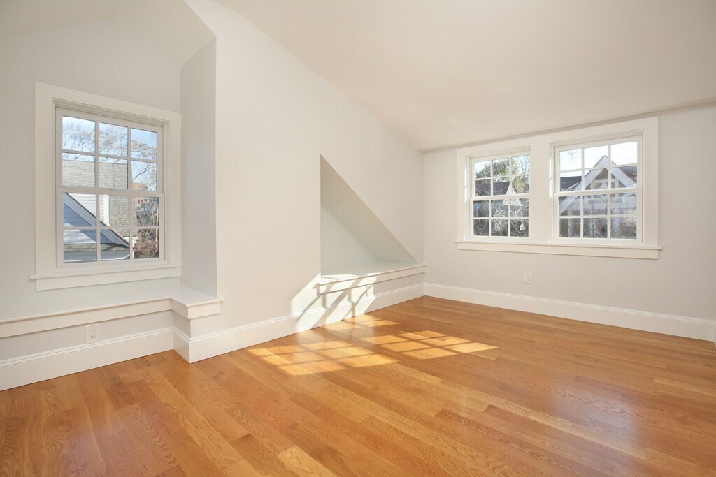 Building Photo - 11 Hilliard St