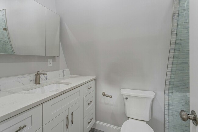 Building Photo - 11 Edgemont Rd