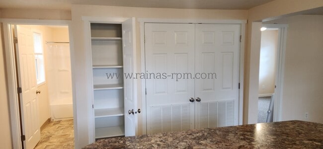 Building Photo - 502 E 40th St