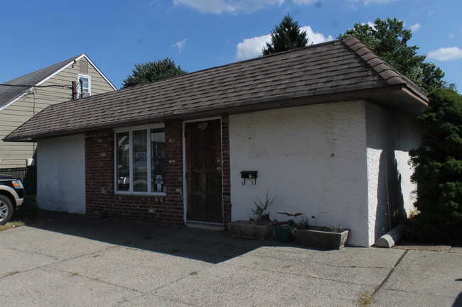 Building Photo - 701-705 Black Horse Pike