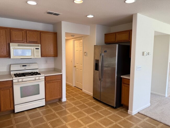 Building Photo - LARGE CORNER LOT 2 STORY 4 BED HOME IN MATHER