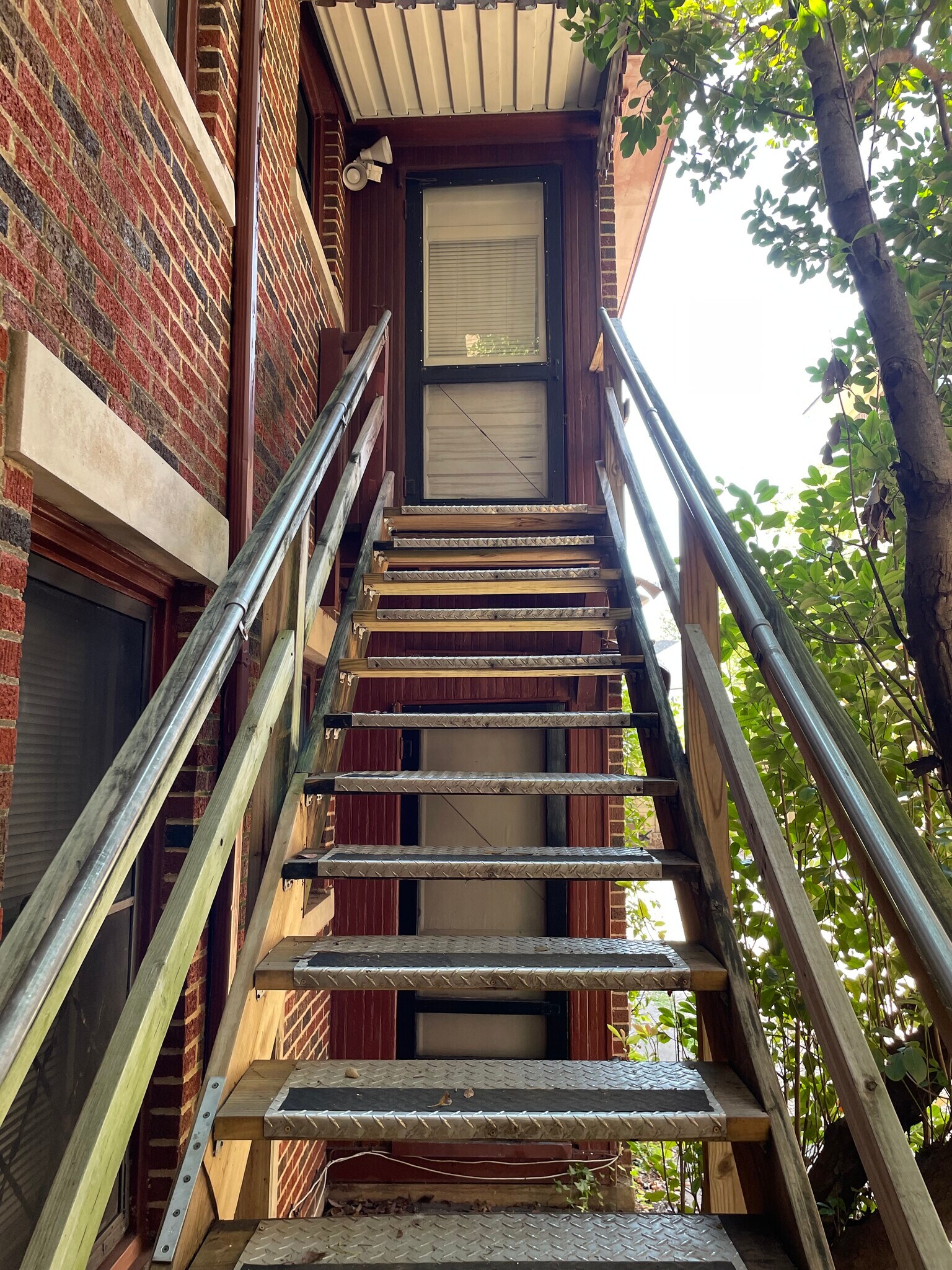 Side Entrance - 5936 Oram St