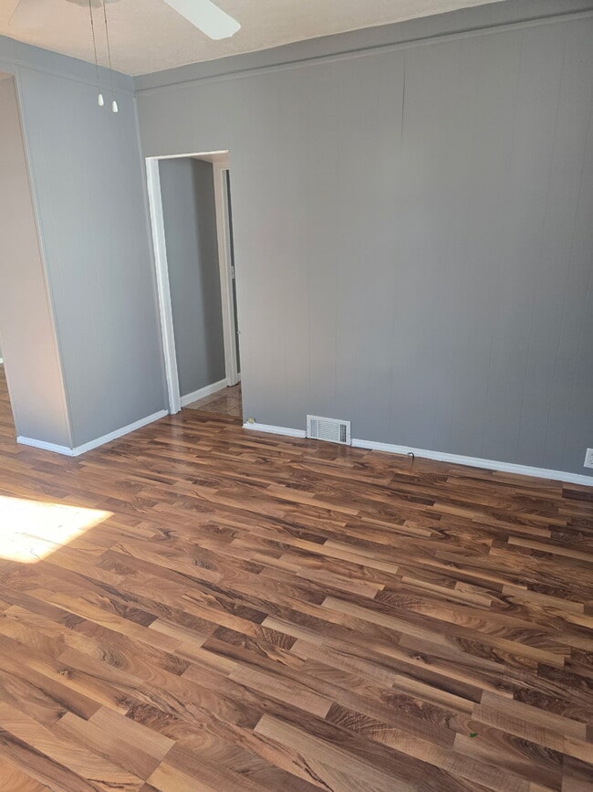 Building Photo - 2205 N Maryland Ave