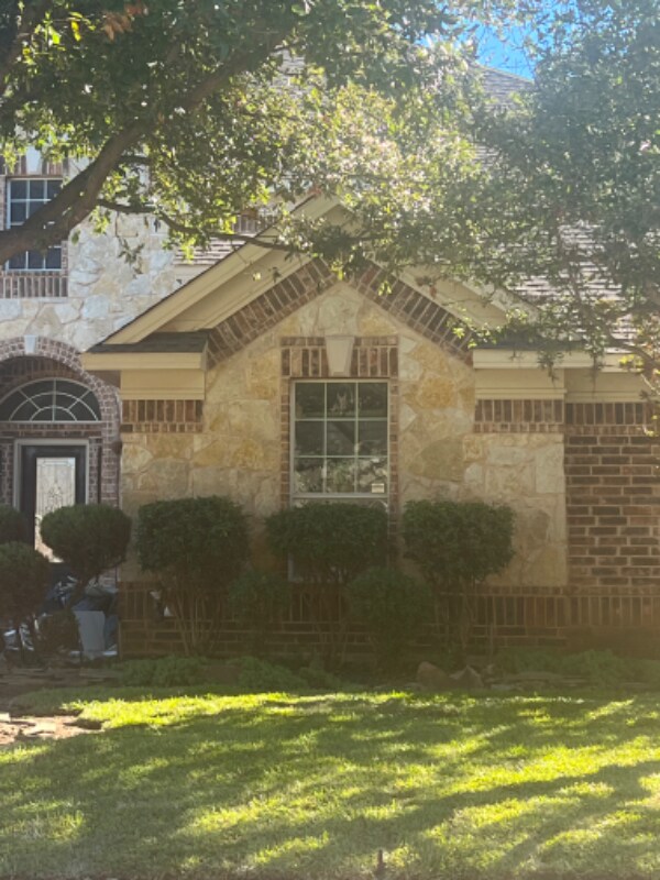Building Photo - 4205 Lansbury Dr