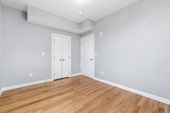 Building Photo - 19 Simon St