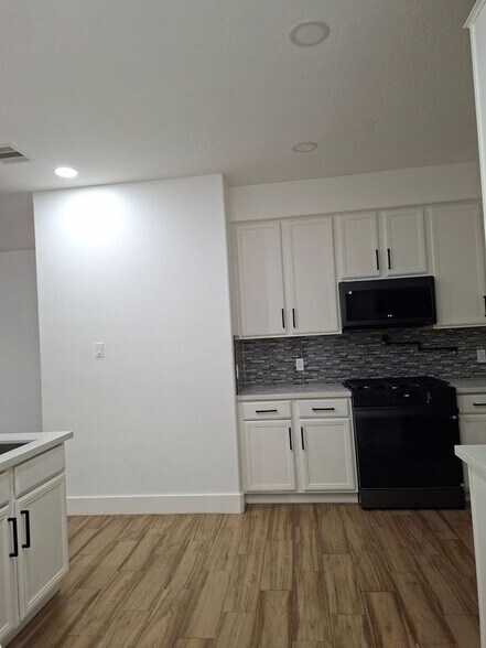 Building Photo - 8311 Caraway Lake Cir