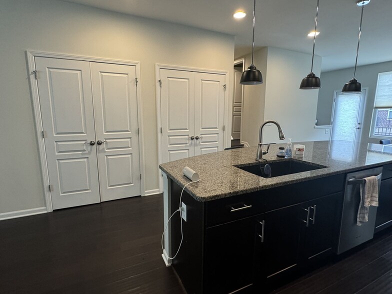 Building Photo - 2948 Glenbar Cir