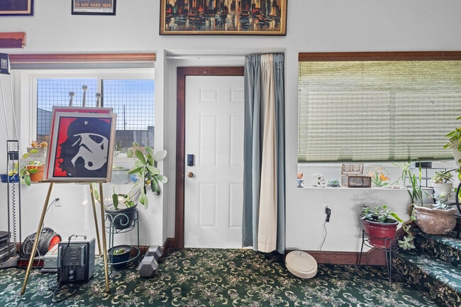 Building Photo - 15 3rd St