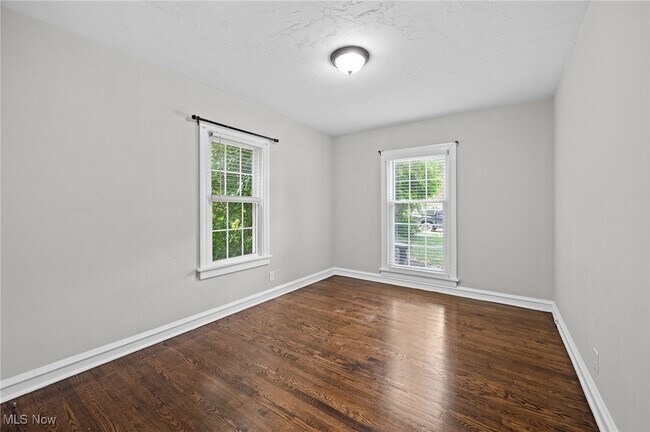 Building Photo - 3595 Glencairn Rd