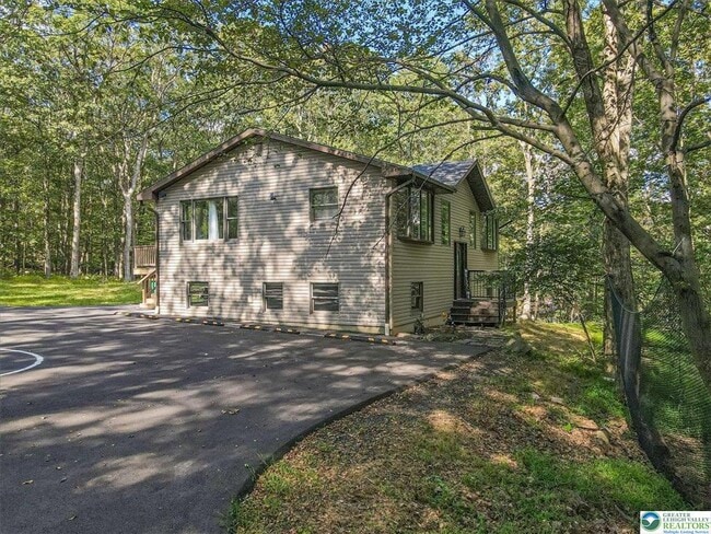 Building Photo - 115 White Oak Ct