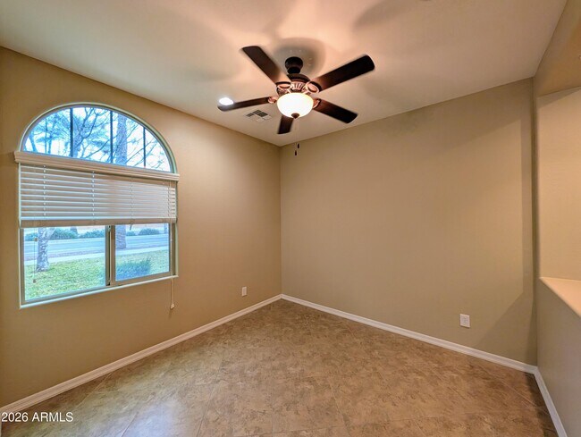 Building Photo - 923 S Osborn Ln