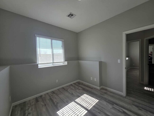 Building Photo - 410 Michael's Ct