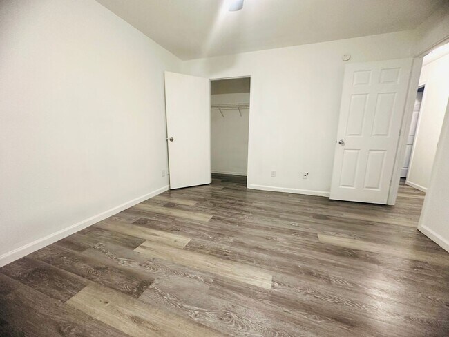 Building Photo - 746 Edgemont Ave