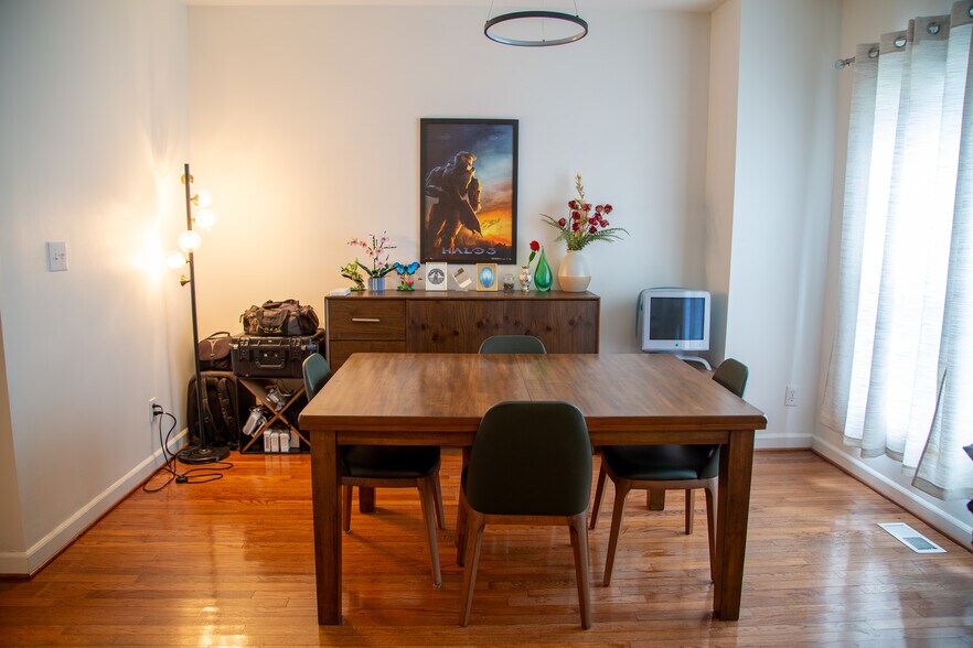 Building Photo - 2723 Sterling Park Dr