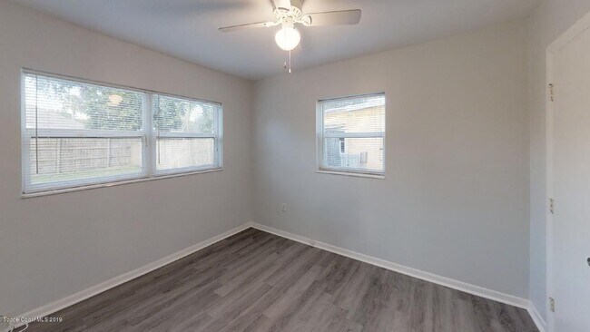 Building Photo - 449 N Waterway Dr