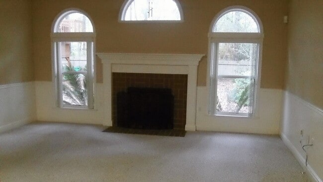 Building Photo - 2414 SW 98 Dr