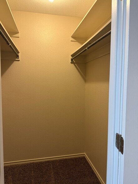 Walk in closet - 3419 Rice St