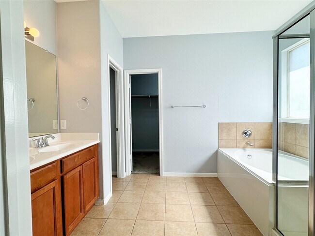 Building Photo - 1050 Forest Haven Ct