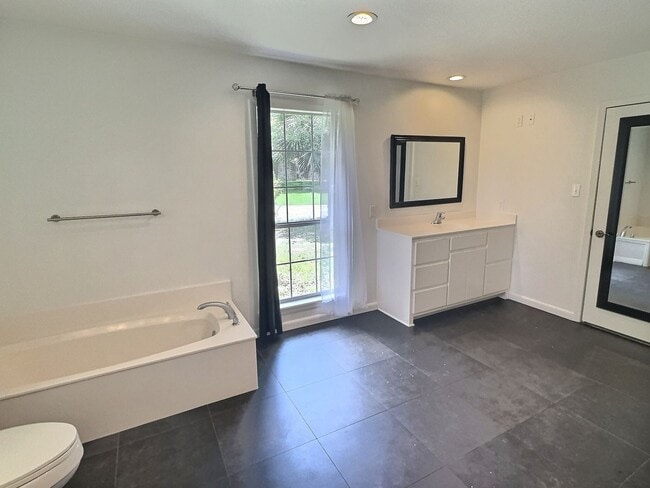 Building Photo - Spacious 4-Bedroom Home in the Desirable Gulf Hills Golf Course Community!