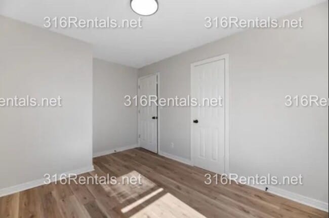 Building Photo - $995 - 2 bed 1 bath - Single Family Home