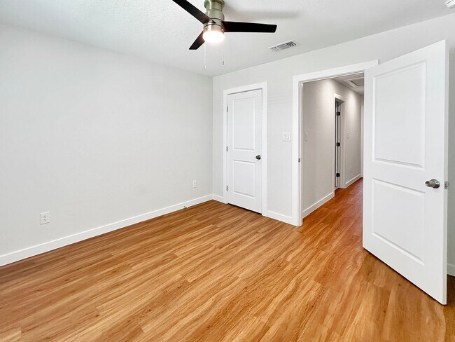 Building Photo - Charming Country Living with Modern Comforts!