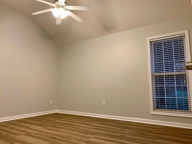 Building Photo - 18 Long Meadow Dr