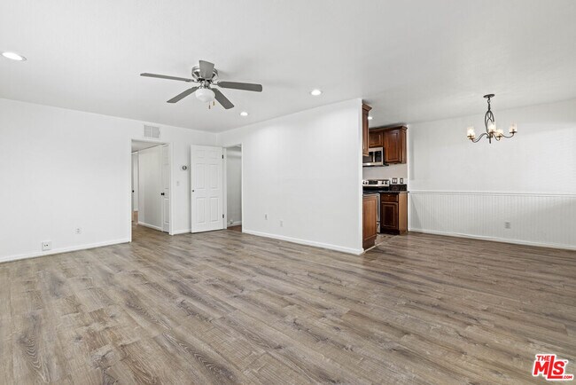 Building Photo - 10757 Hortense St