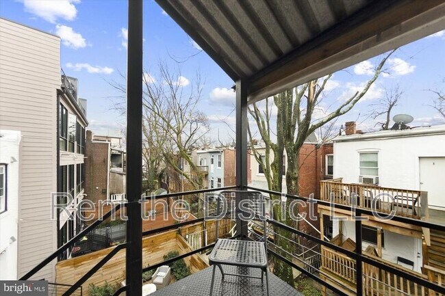 Building Photo - 1446 Newton St NW