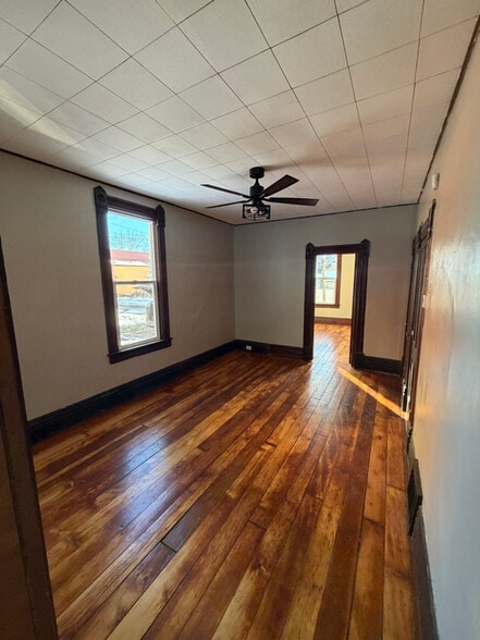 Building Photo - 489 Almond St