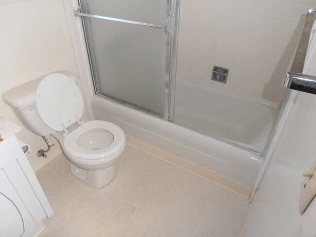 Bath - 3140 Neal Ave