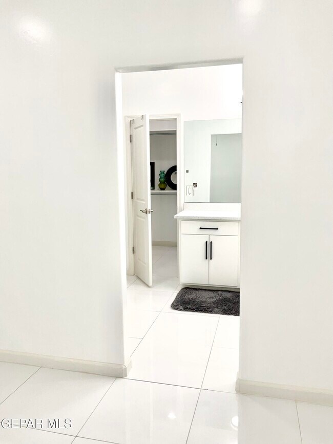 Building Photo - 8919 Eclipse St